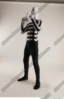 10 2019 01 JIRKA MORPHSUIT WITH TWO GUNS